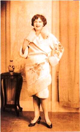 Sissy models a robe.